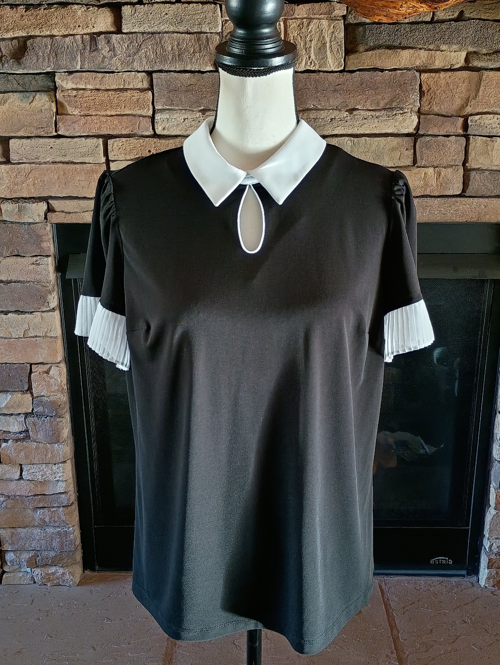 Peter Nygard Black And White Short Ruffled Sleeve Collared French Maid Style Top